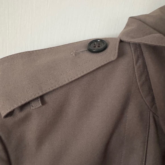Burberry Trench, modern cut US size 10 Uk size 12 - Picture 12 of 16